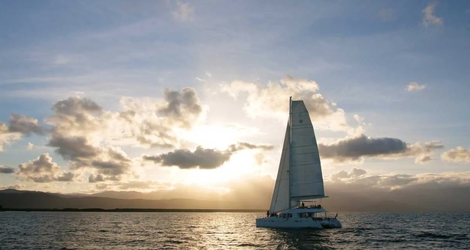 cairns sailing day trips